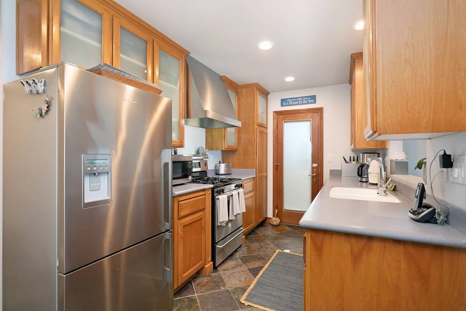 Kitchen with gas stove and upgraded appliances - STR 14-0091