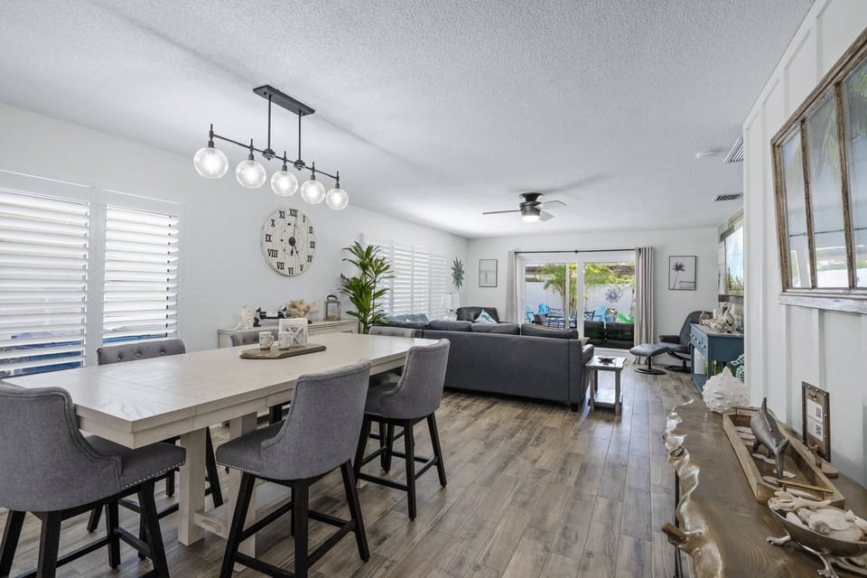 Open concept dining and living room area makes entertaining easy