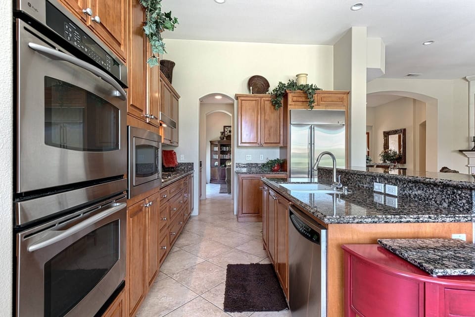 The spacious and well-equipped kitchen