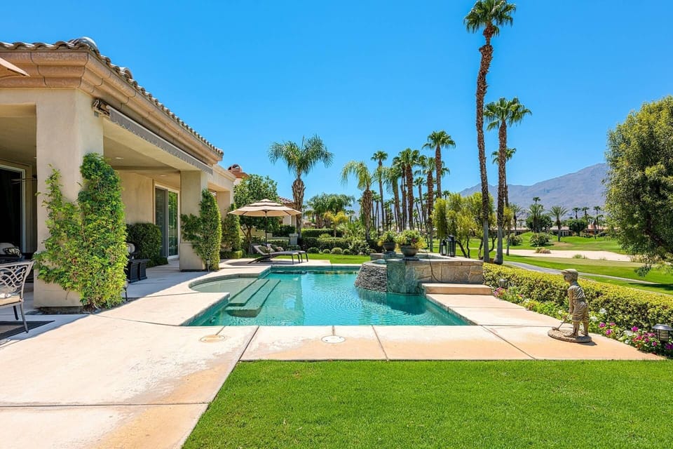 Saltwater pool and spa with the Santa Rosa mountains in the background