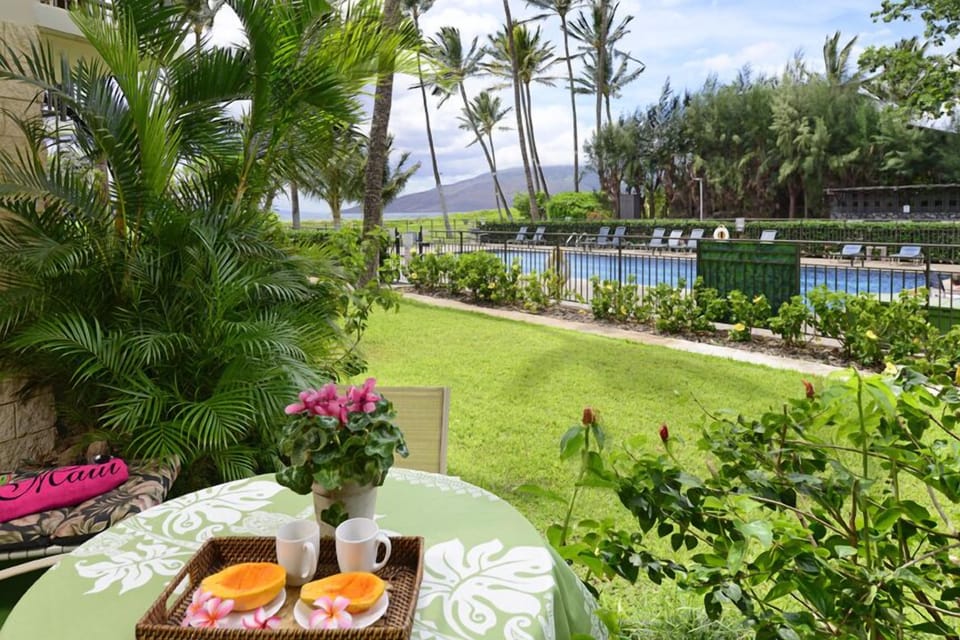 View of Pool and Pacific Ocean at your doorstep - Enjoy your meals on the lanai with an ocean view