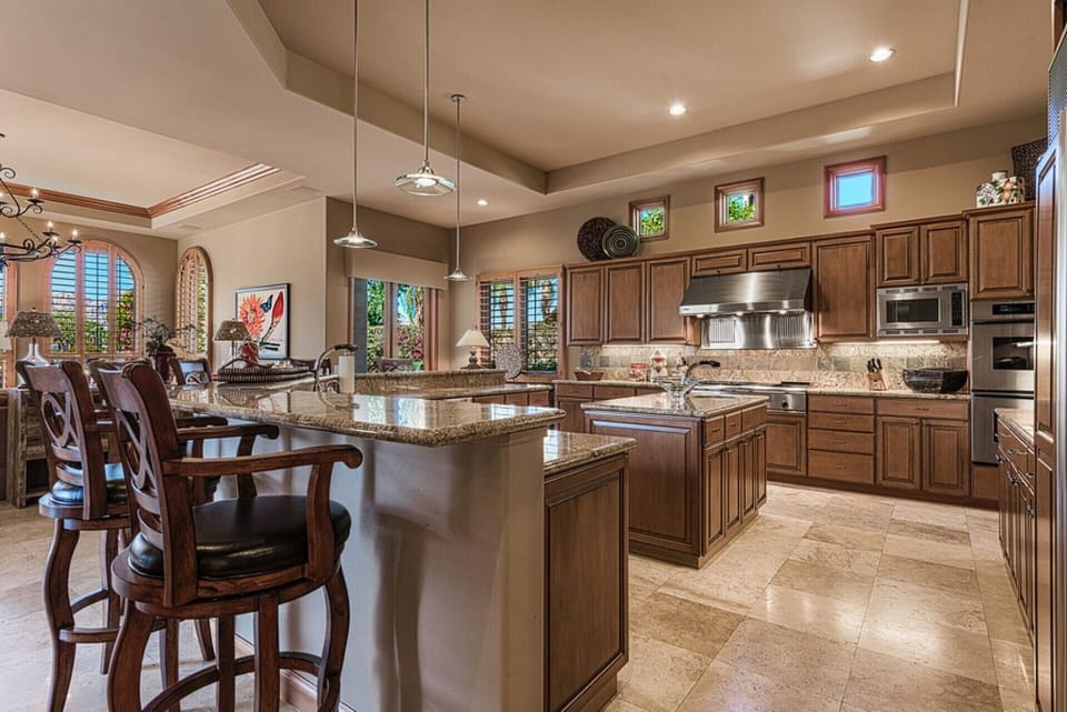 Gorgeous gourmet kitchen
