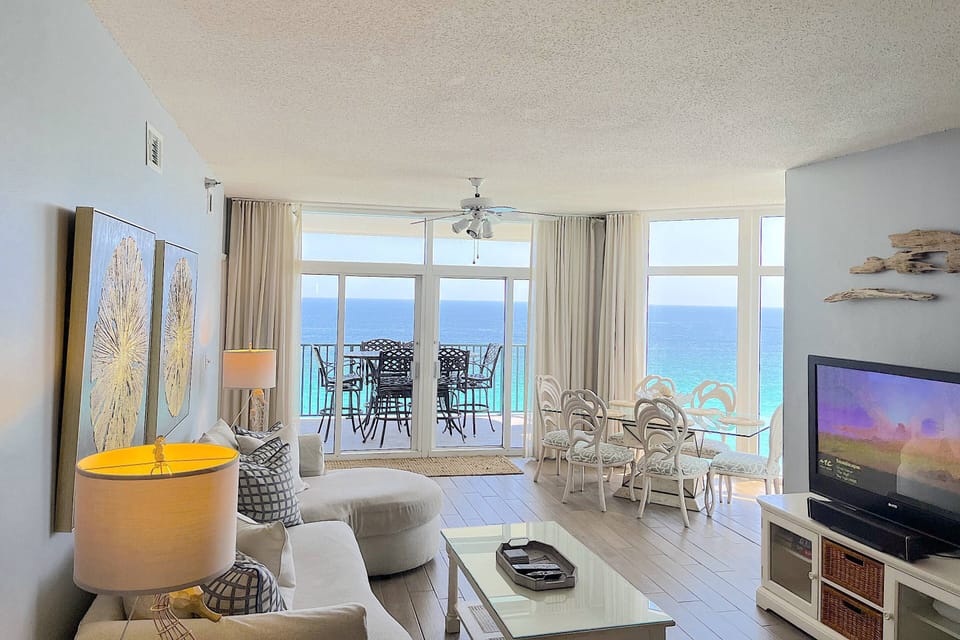 Living Area - Great Space for Relaxing & Catching up With Friends & Family