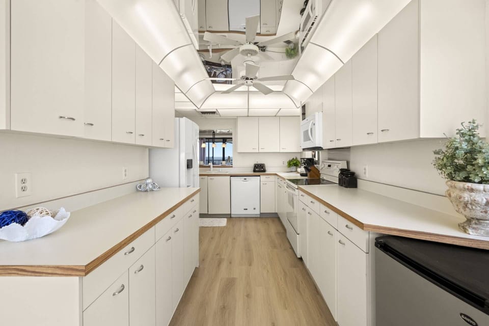 Galley Style Fully Equipped Kitchen