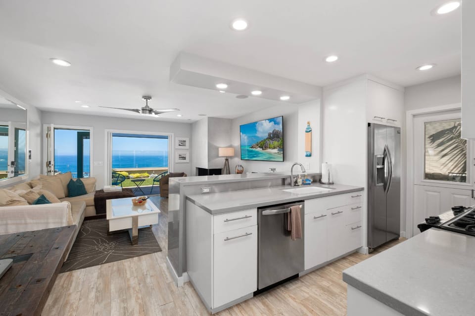 Well stocked kitchen, views galore!