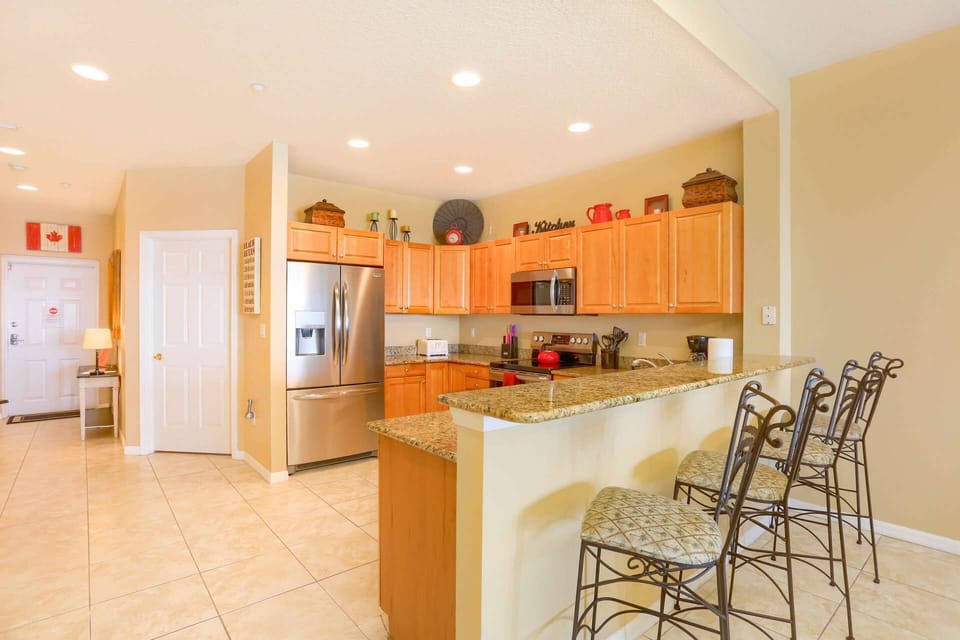 Fully Equipped Kitchen with Granite Countertops and Stainless Steel Appliances