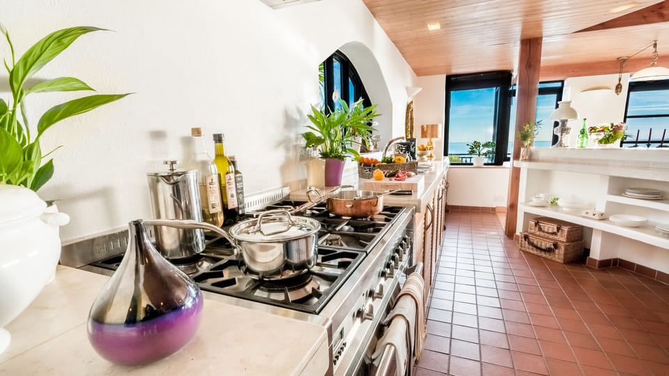 Large Well Equipped Fully Fitted kitchen.