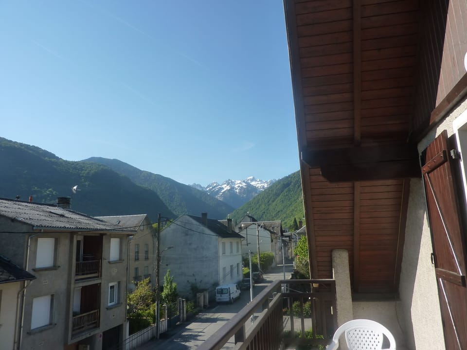 side balcony view

