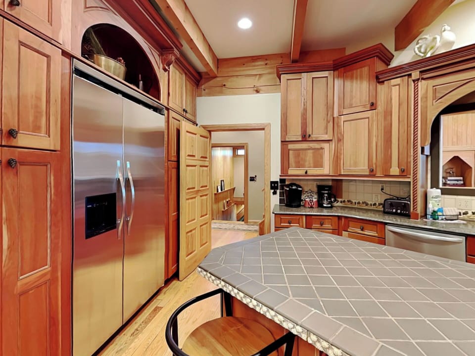 Eat-In Full Kitchen
