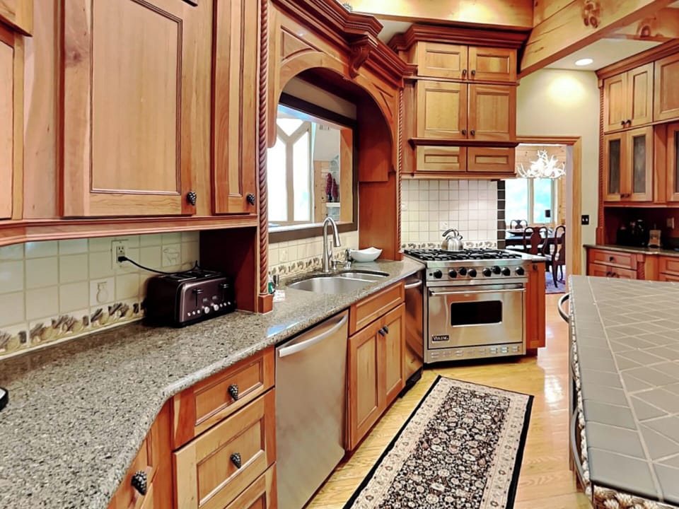 Eat-In Full Kitchen