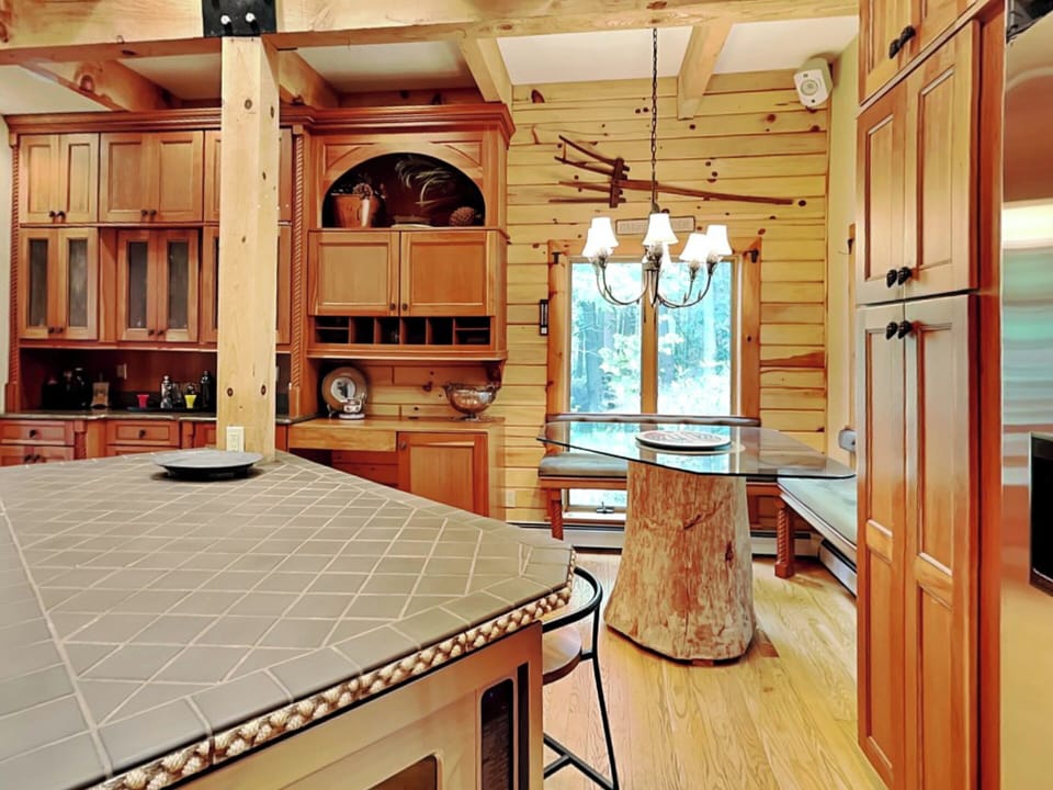 Eat-In Full Kitchen