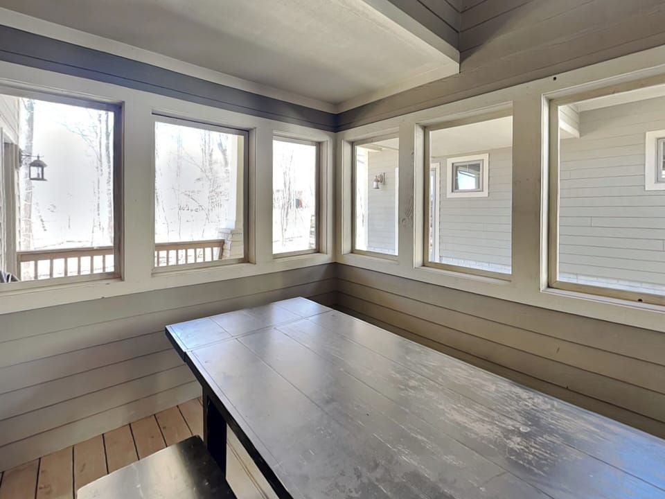 Sunroom w/ Dining