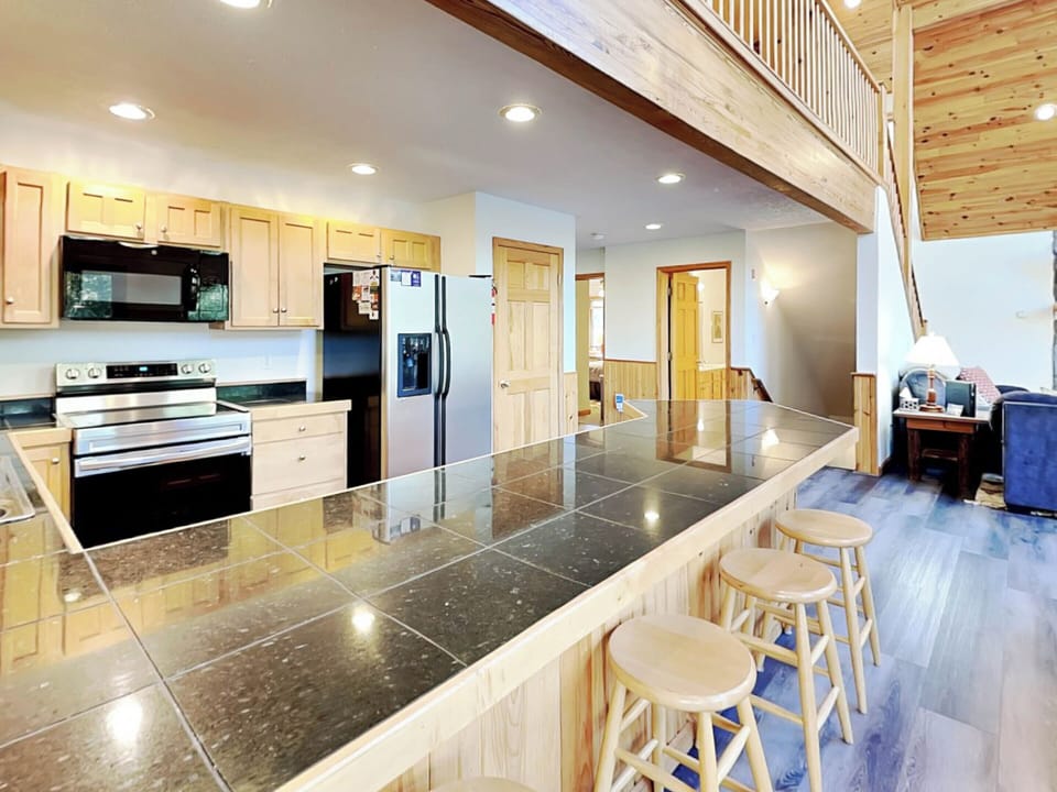 Fully Equipped Kitchen - Breakfast Bar Seating for Five