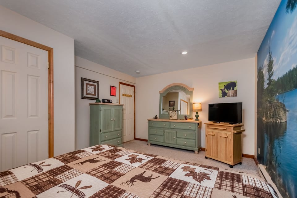 Lower Level Bedroom - King Bed