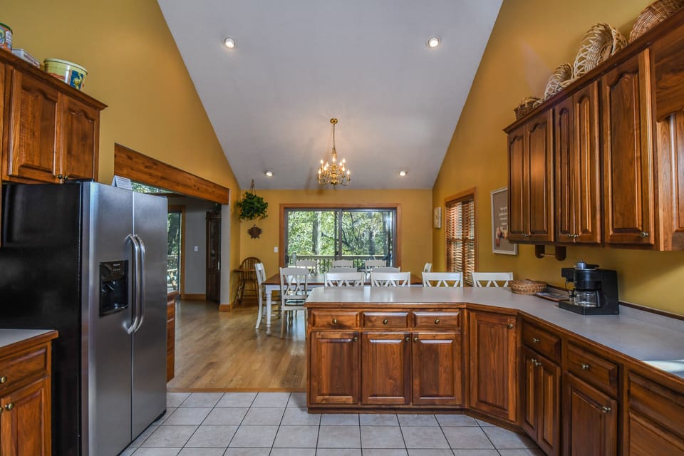 Fully Equipped Kitchen - Stainless Steel Appliances