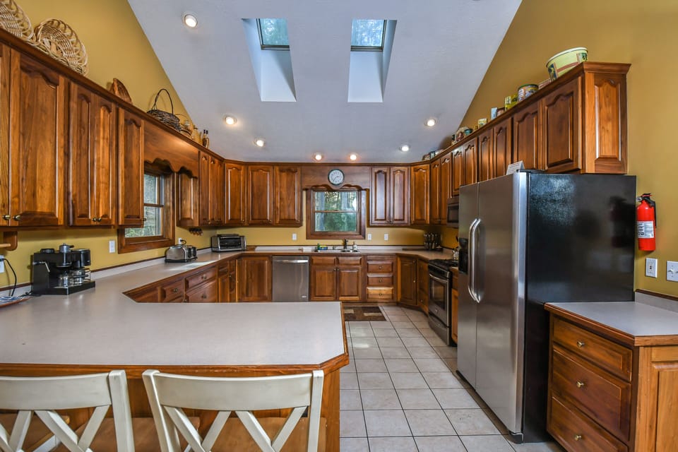 Fully Equipped Kitchen - Breakfast Bar Seating for Four