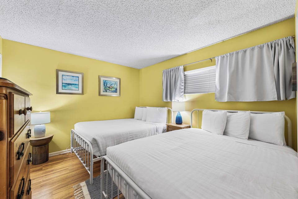 Guest Bedroom with Queen and twin bed