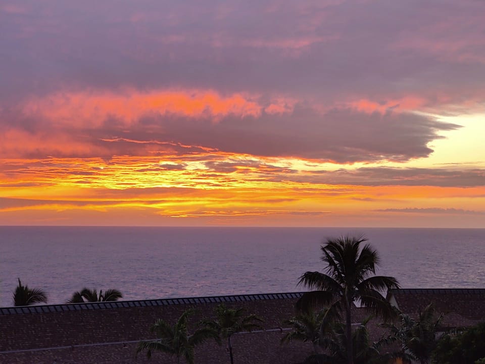 Another stunning sunset from your lanai