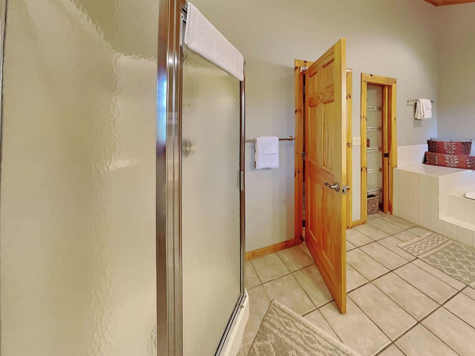 Upper Level Primary Bathroom