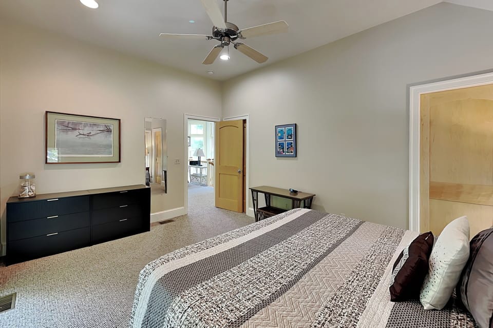 Upper Level Bedroom - King