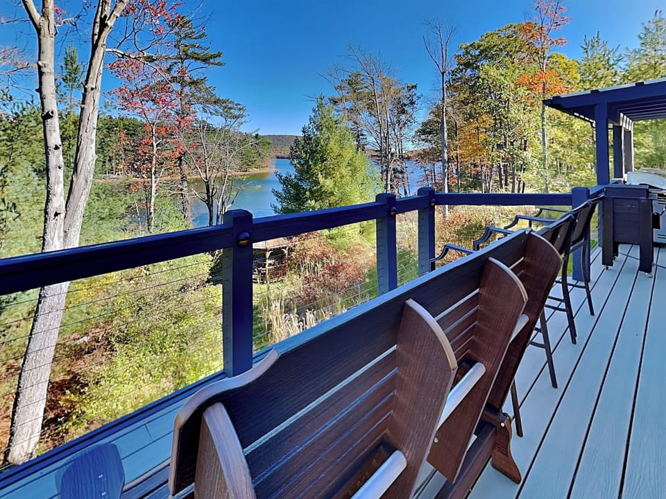 Lakefront Living