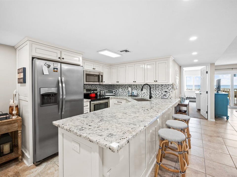 HSRC 207 Kitchen/ Breakfast Bar