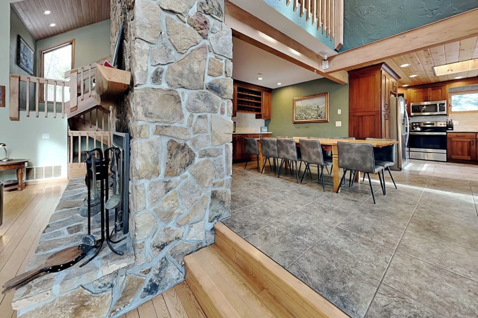 Steps to Dining & Kitchen