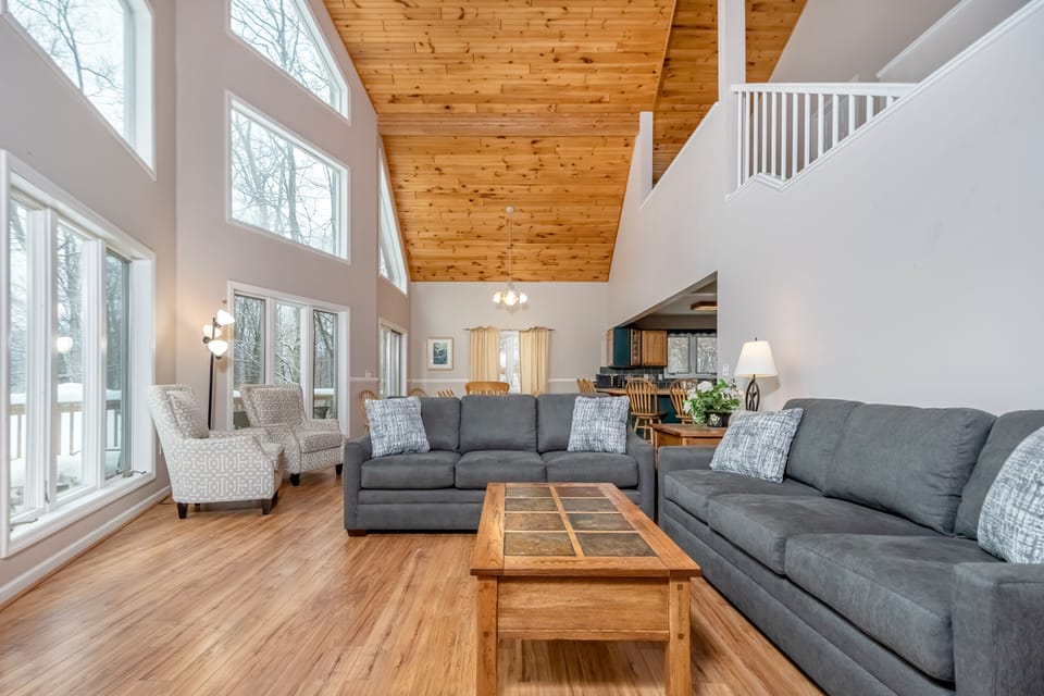 Welcome to Mountain Meadow - Family Fun in A Great Location!