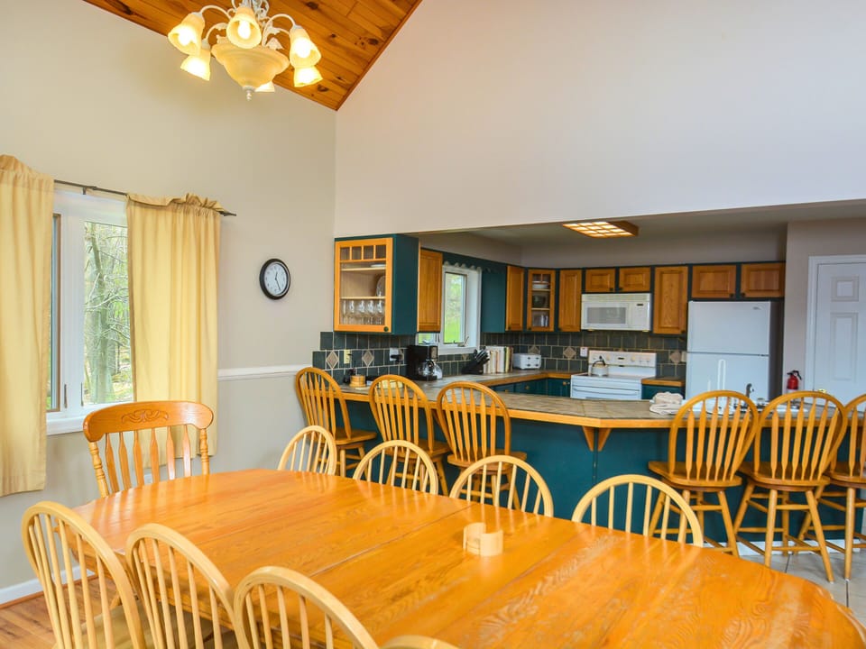 Dining Area w/ Dining Table & Convenient Bar Counter Seating