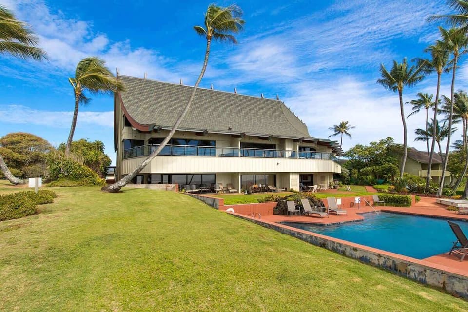 Your private island oasis - stunning home with pool & tropical grounds