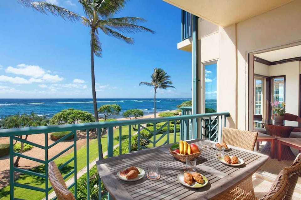 Wake up to panoramic ocean views & island breakfast on your private lanai