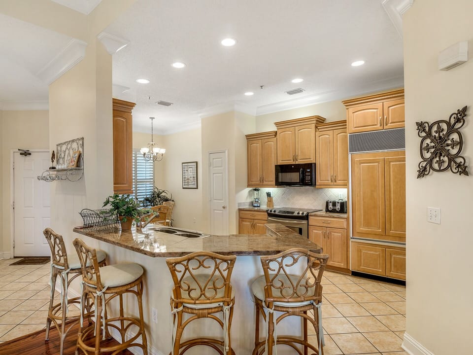 Breakfast Bar/Kitchen