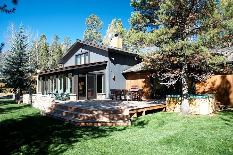 Large Deck Area with Al Fresco Dining