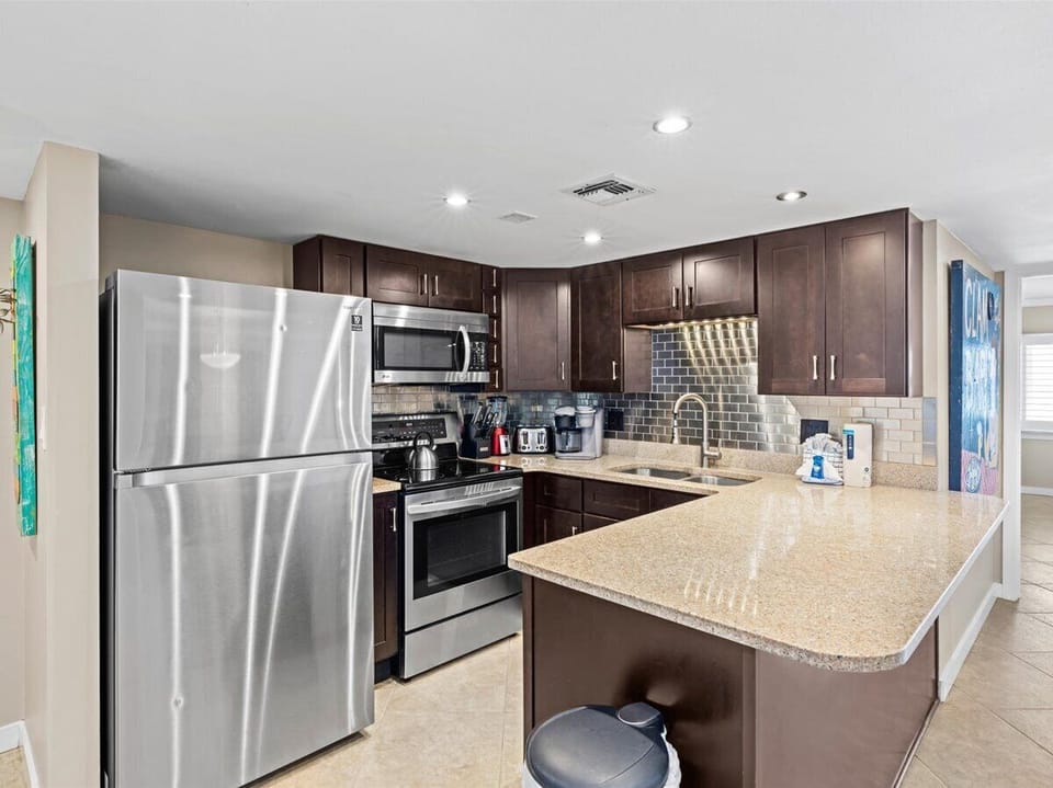 HSRC 301 Kitchen With Stainless Steel Appliances
