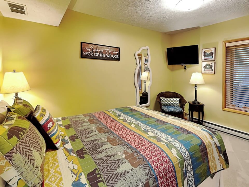 Lower Level Bedroom 1 - Queen Size Bed