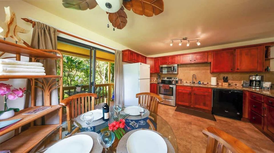Dine-in kitchen for your convenience