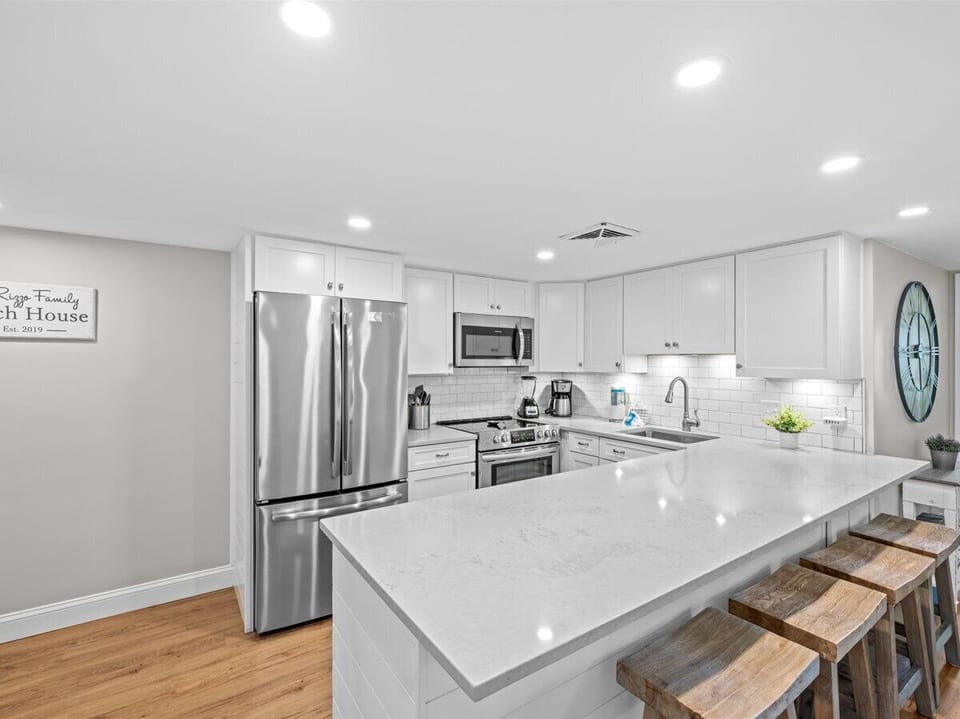 HSRC 107 Kitchen / Breakfast Bar