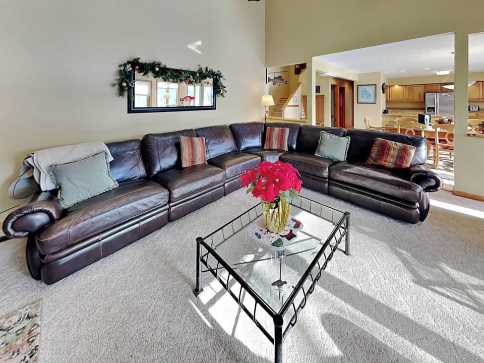 Living Room - Fireplace, TV, Deck Access