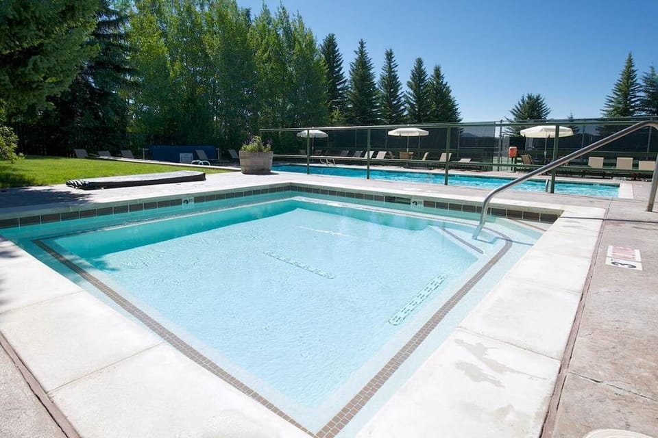 Seasonal access to Sundance Swim and Tennis Club