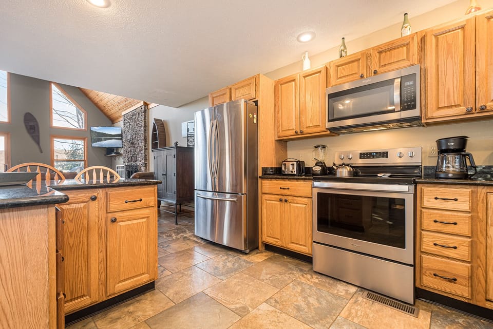 Fully Equipped Kitchen - Stainless Steel Appliances