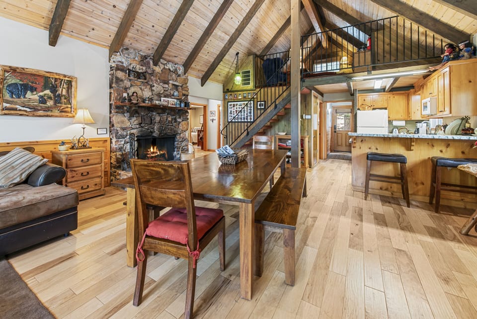 Dining Room. - Dining room to seat up to 12.