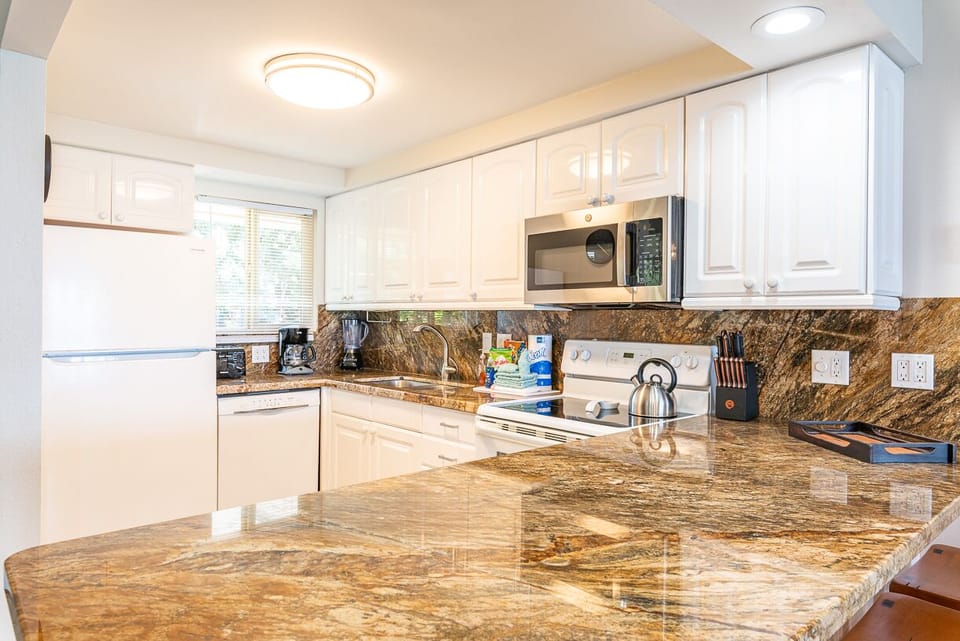 Beautiful kitchen for all your cooking delights!