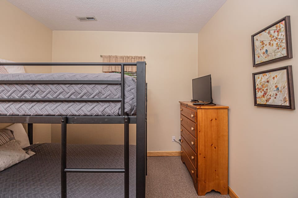 Lower Level Fourth Bedroom - Full Bunks, TV