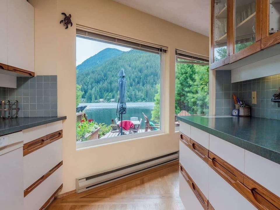 Fully equipped kitchen. 
