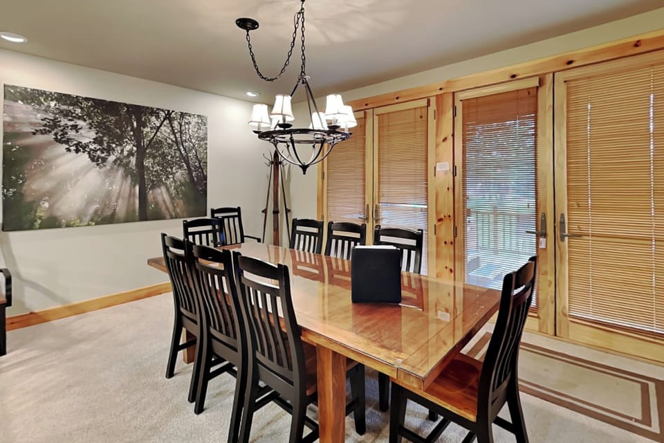 Dining Table w. Seating for 8