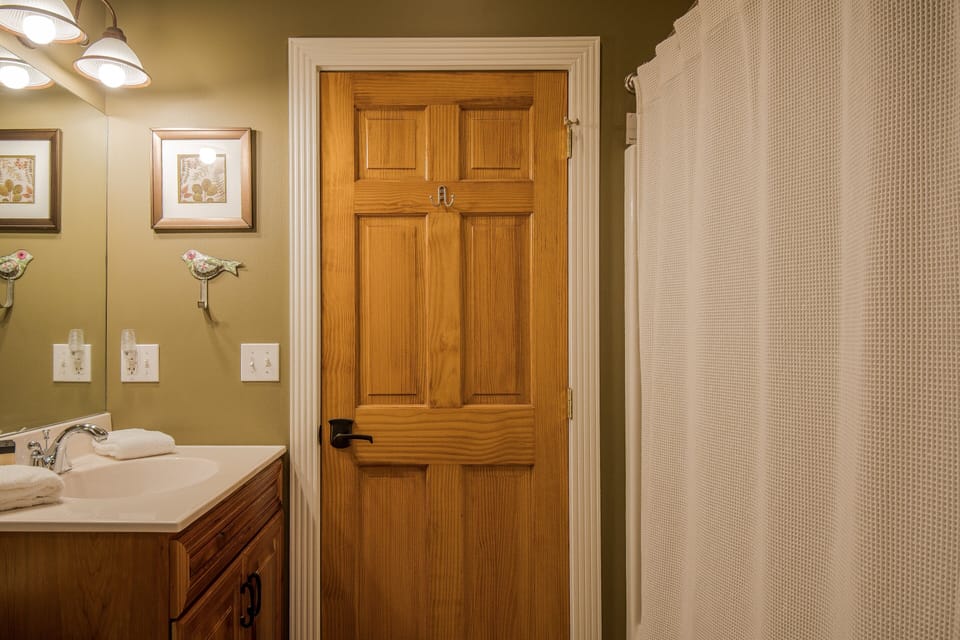 Main Level Bathroom, Shared