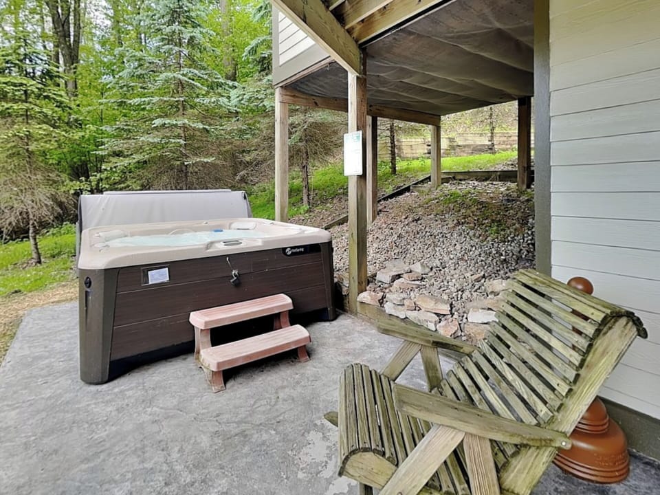 Lower Level Patio - Private Hot Tub