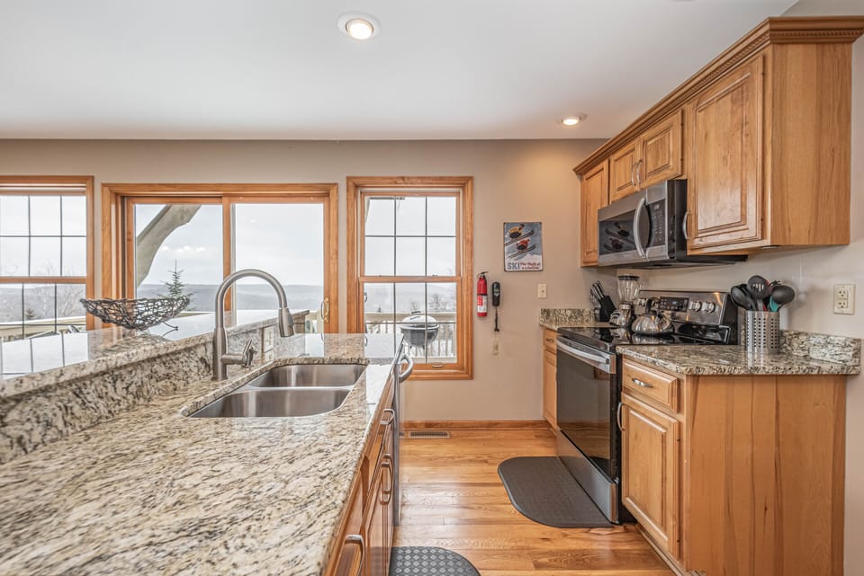 Full Kitchen