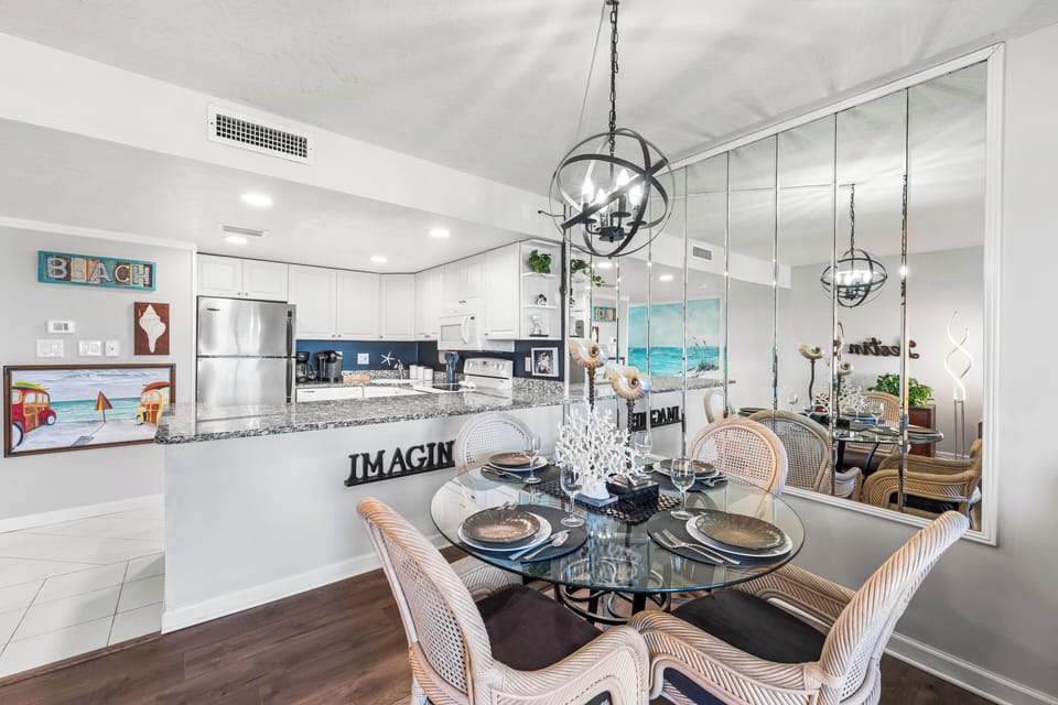 HSRC Kitchen/Dining Area for Four