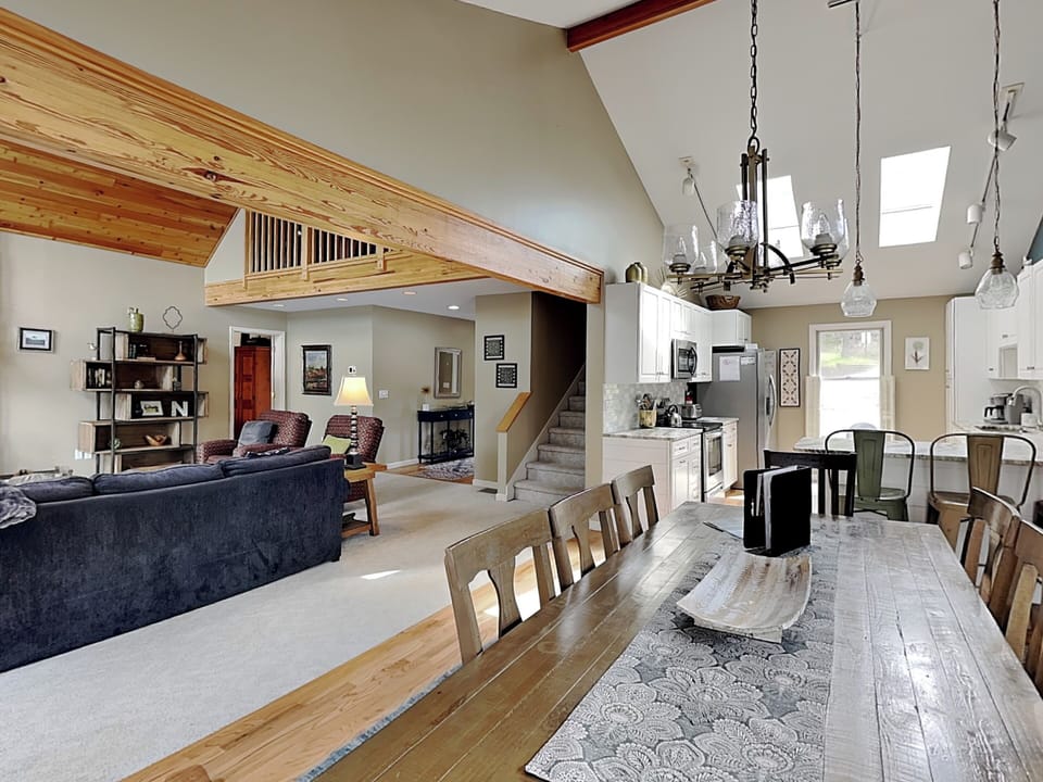 Flowing Floor Plan Brings Everyone Together!